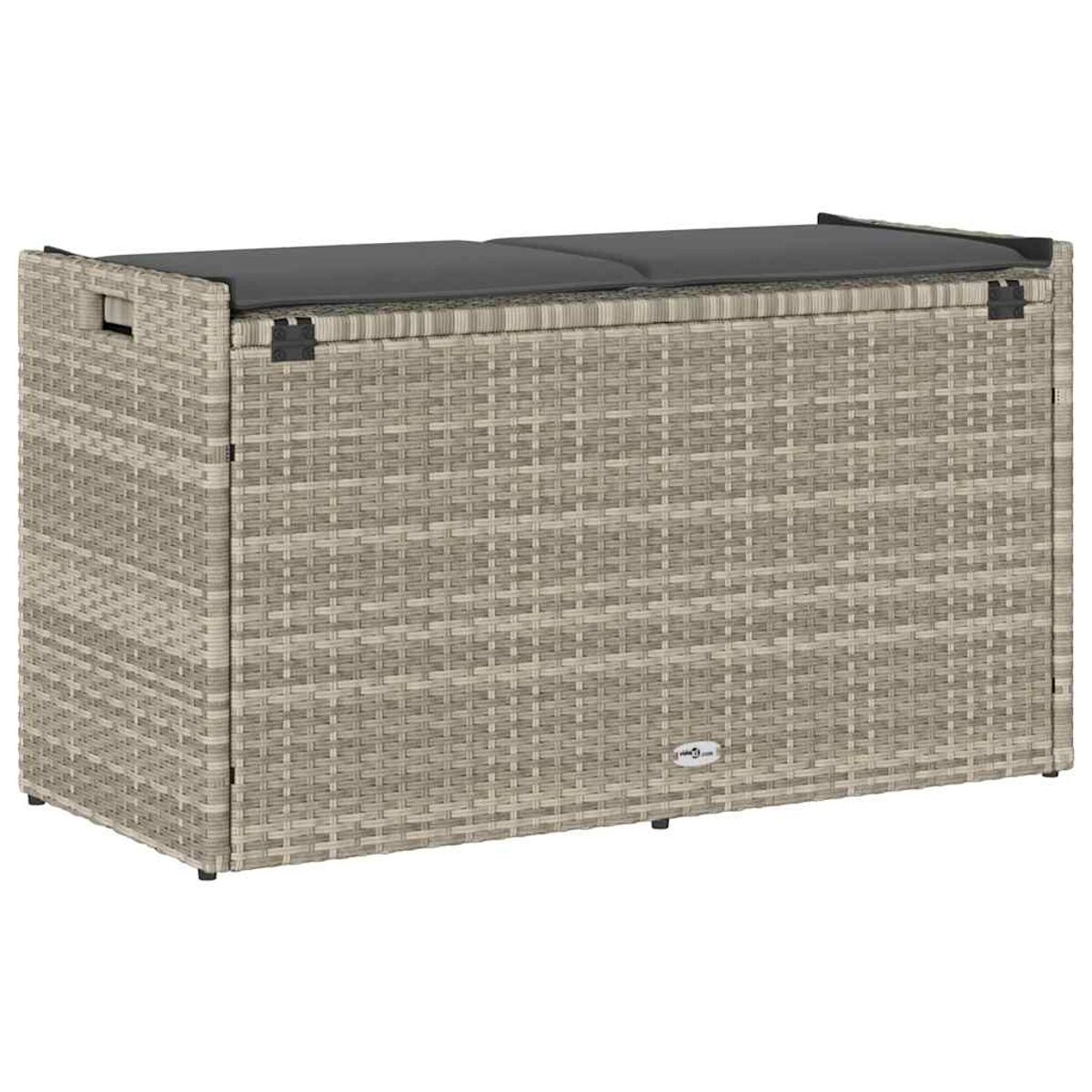 Un contenitore in stile rattan marrone chiaro con un cuscino grigio scuro.