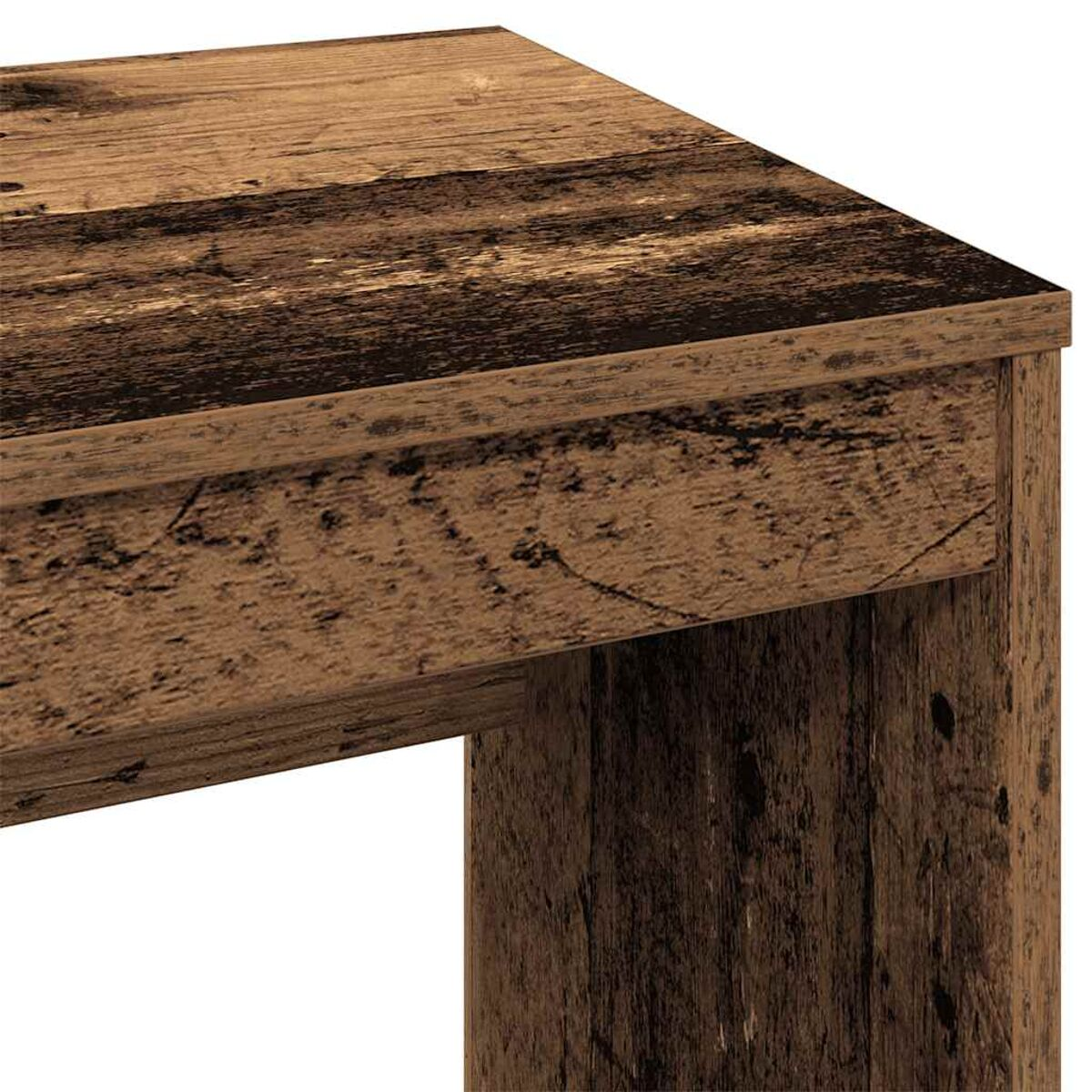 Nahaufnahme eines Holztisches mit rustikalem, abgenutztem Finish, das Holzmaserungsdetails zeigt.