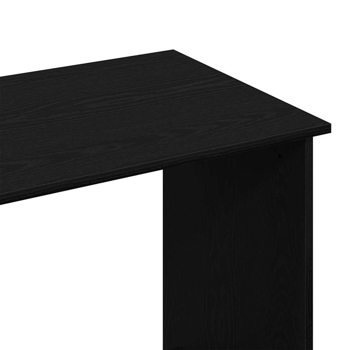 Ein schwarzer Holzschreibtisch mit schwarzem Bein, freigestellt auf weißem Hintergrund.