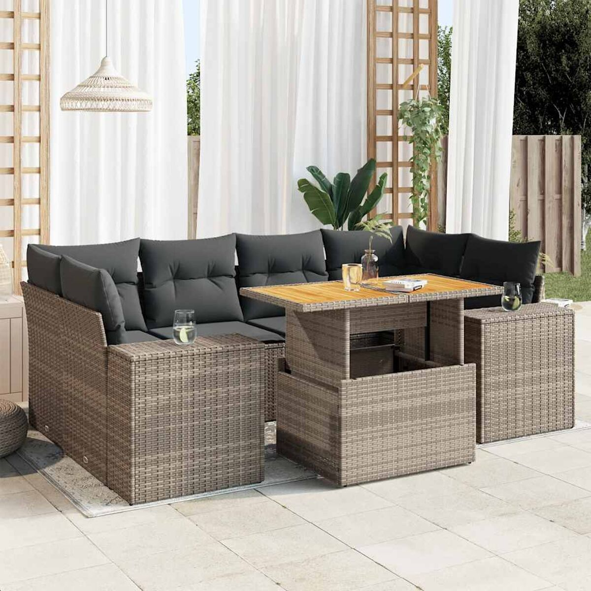 Set di mobili da patio con tavolo sollevabile.
