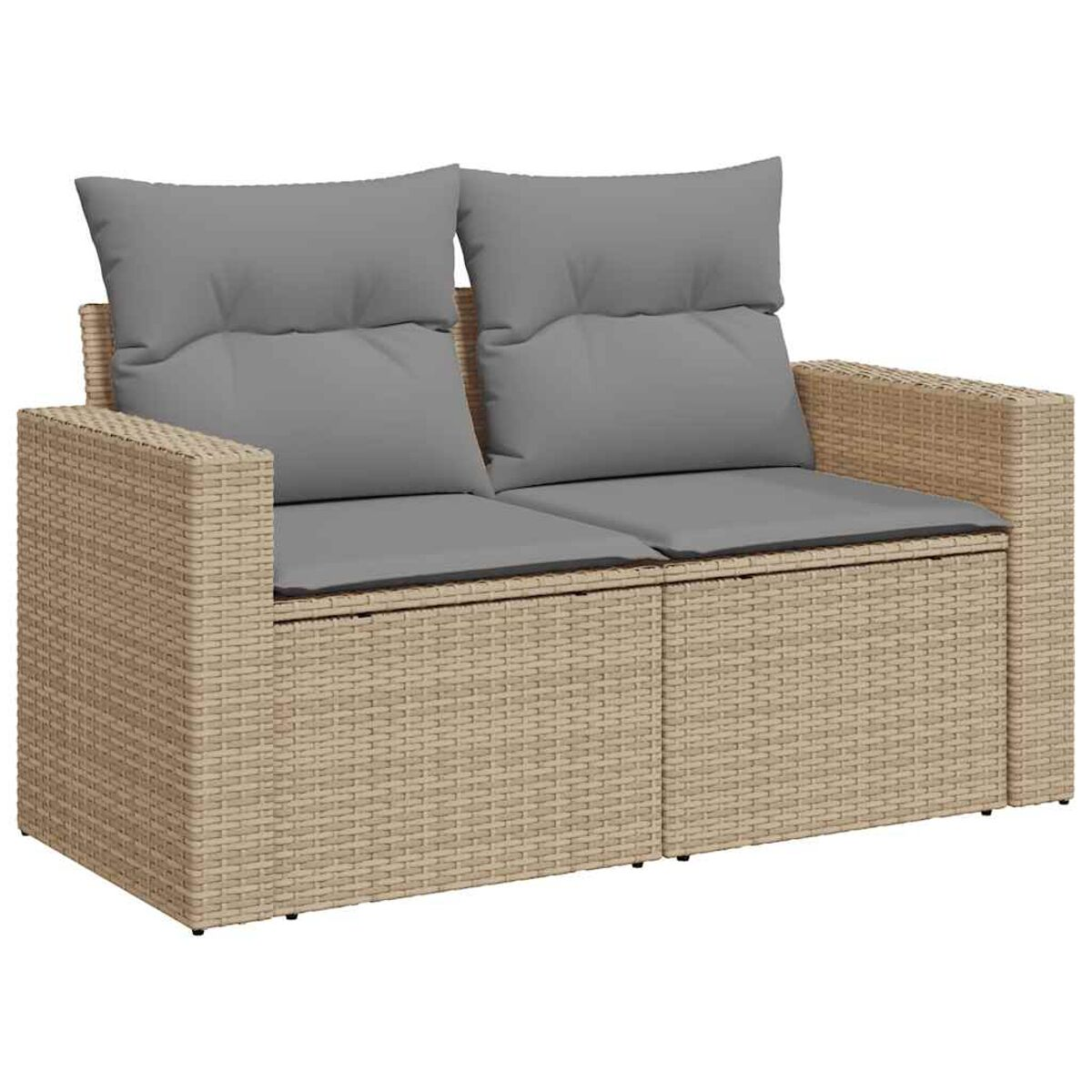 Beiges Korbmöbelsofa mit zwei grauen Kissen. Das Sofa hat eine rechteckige Form.