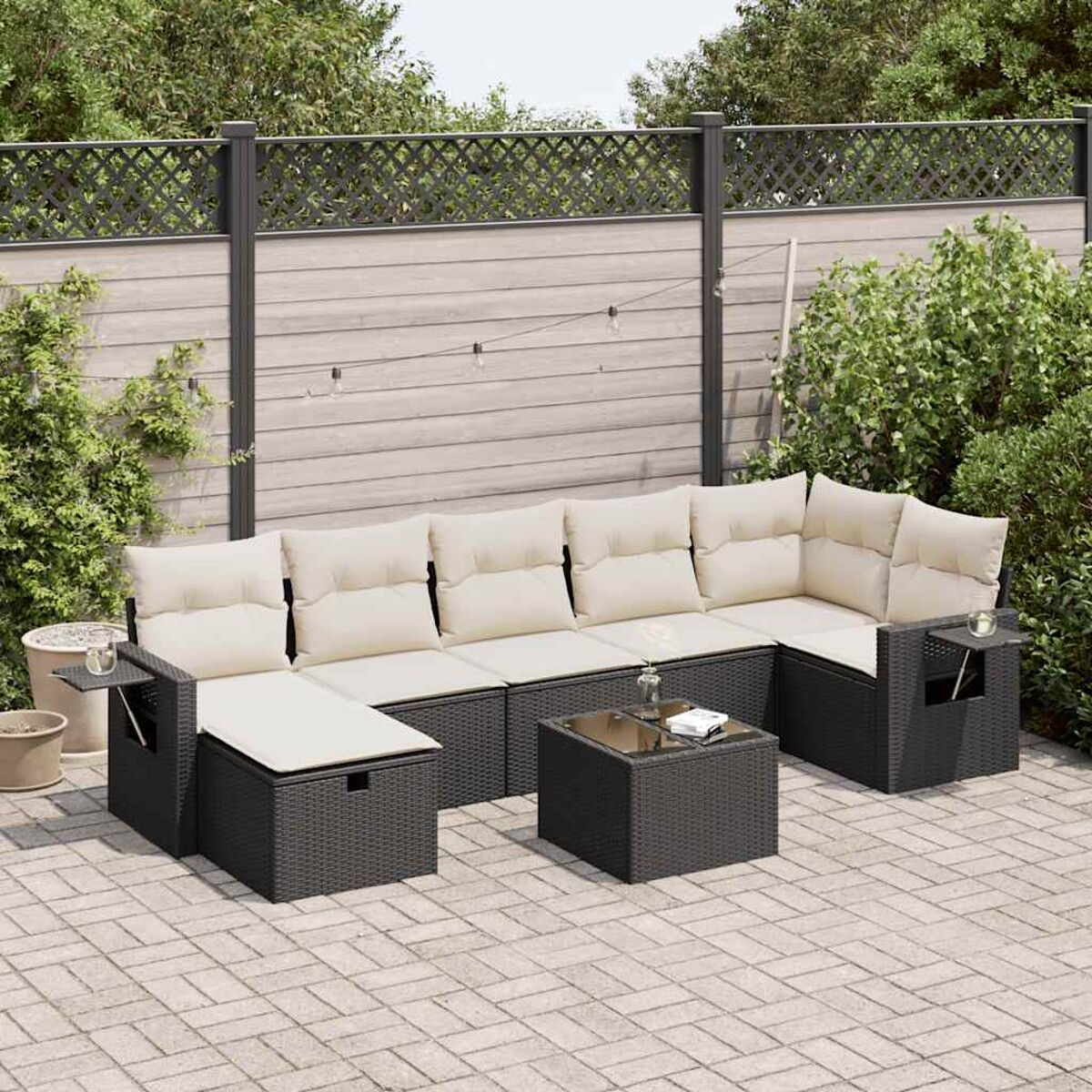 Schwarzes Outdoor-Sofa-Set aus Korbgeflecht mit Kissen und Couchtisch, Terrassenmöbel.