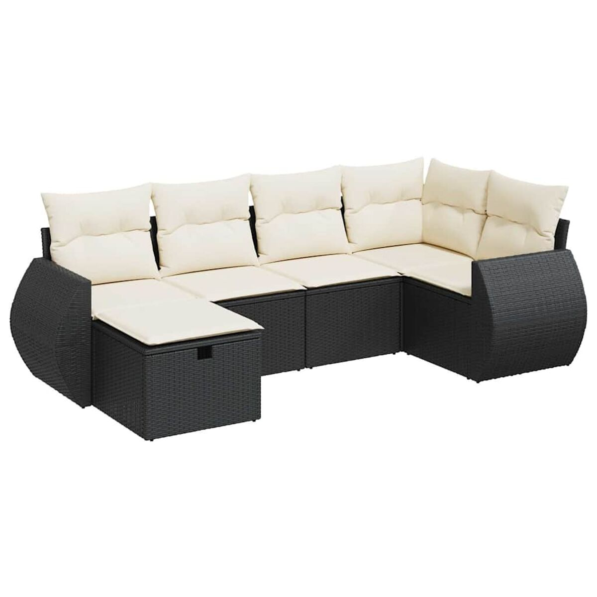 Divano a forma di U in vimini nero con cuscini color crema, su sfondo bianco.