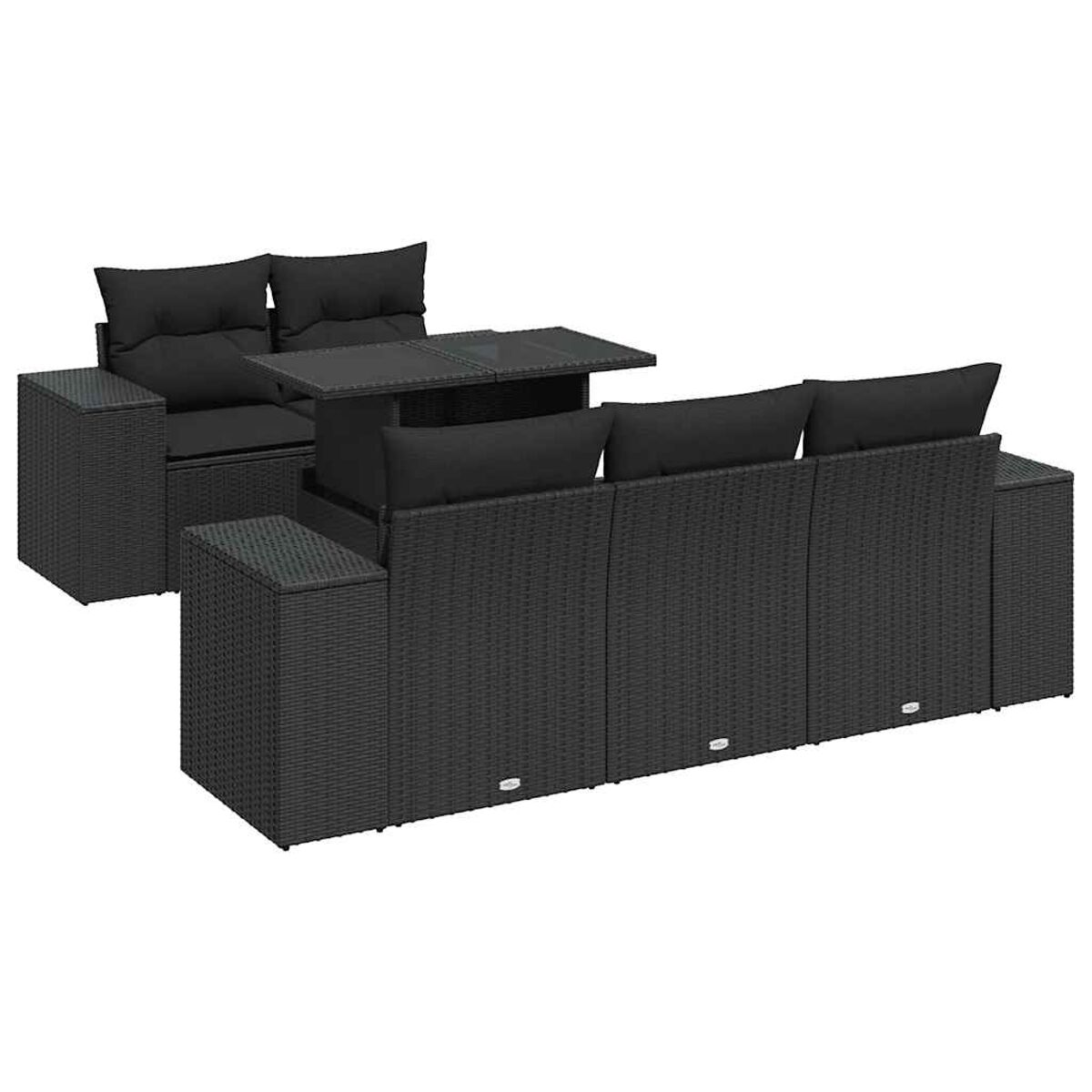 Set divano da esterno in rattan nero con cuscini e tavolo. Sfondo bianco.