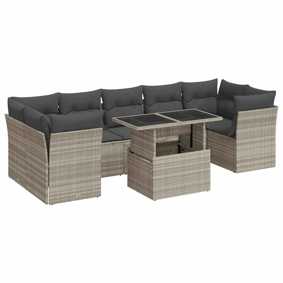 Divano componibile in rattan grigio con cuscini grigi e tavolino. Sfondo bianco.