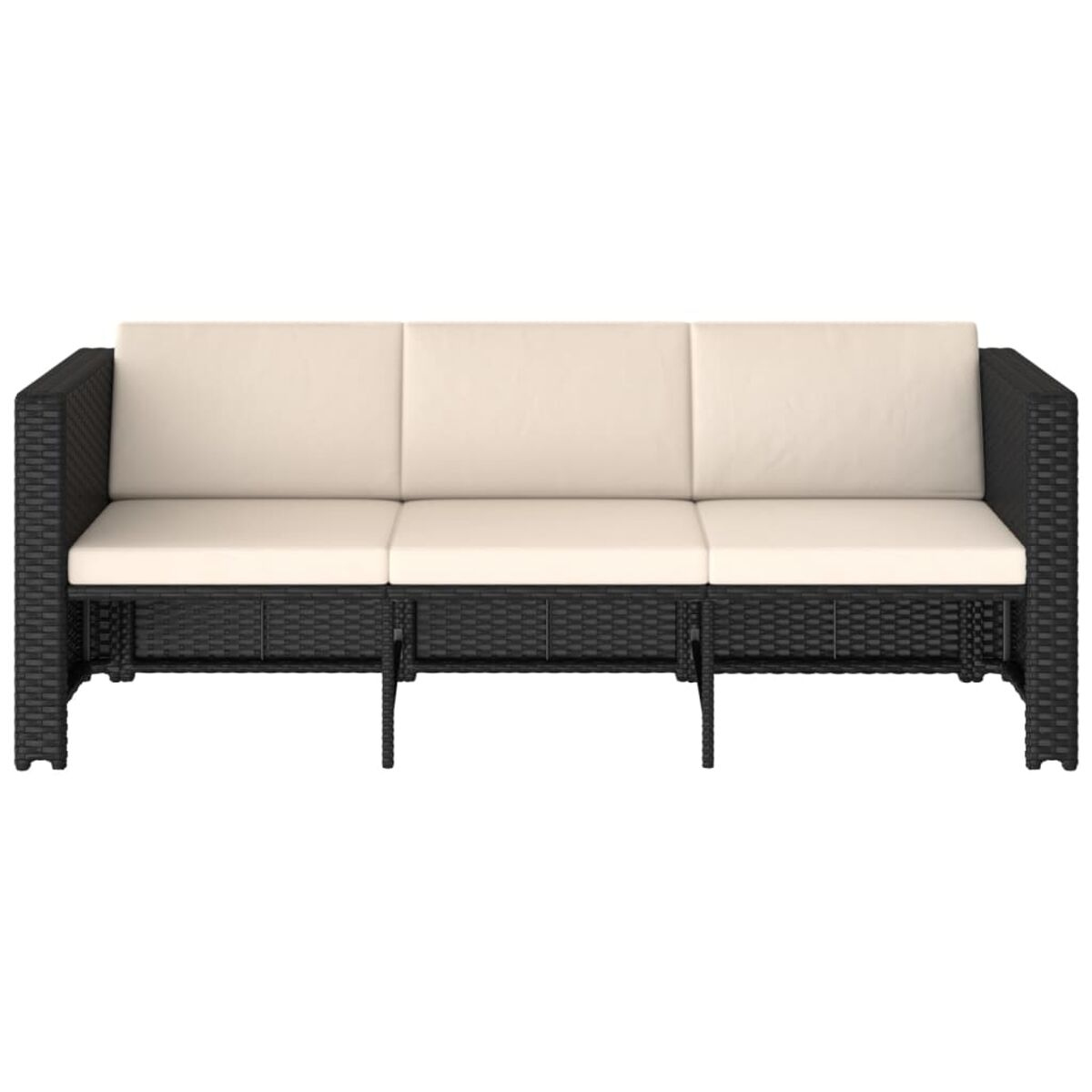 Ein schwarzes Korbmöbel-Dreisitzer-Sofa mit cremefarbenen Kissen vor weißem Hintergrund.