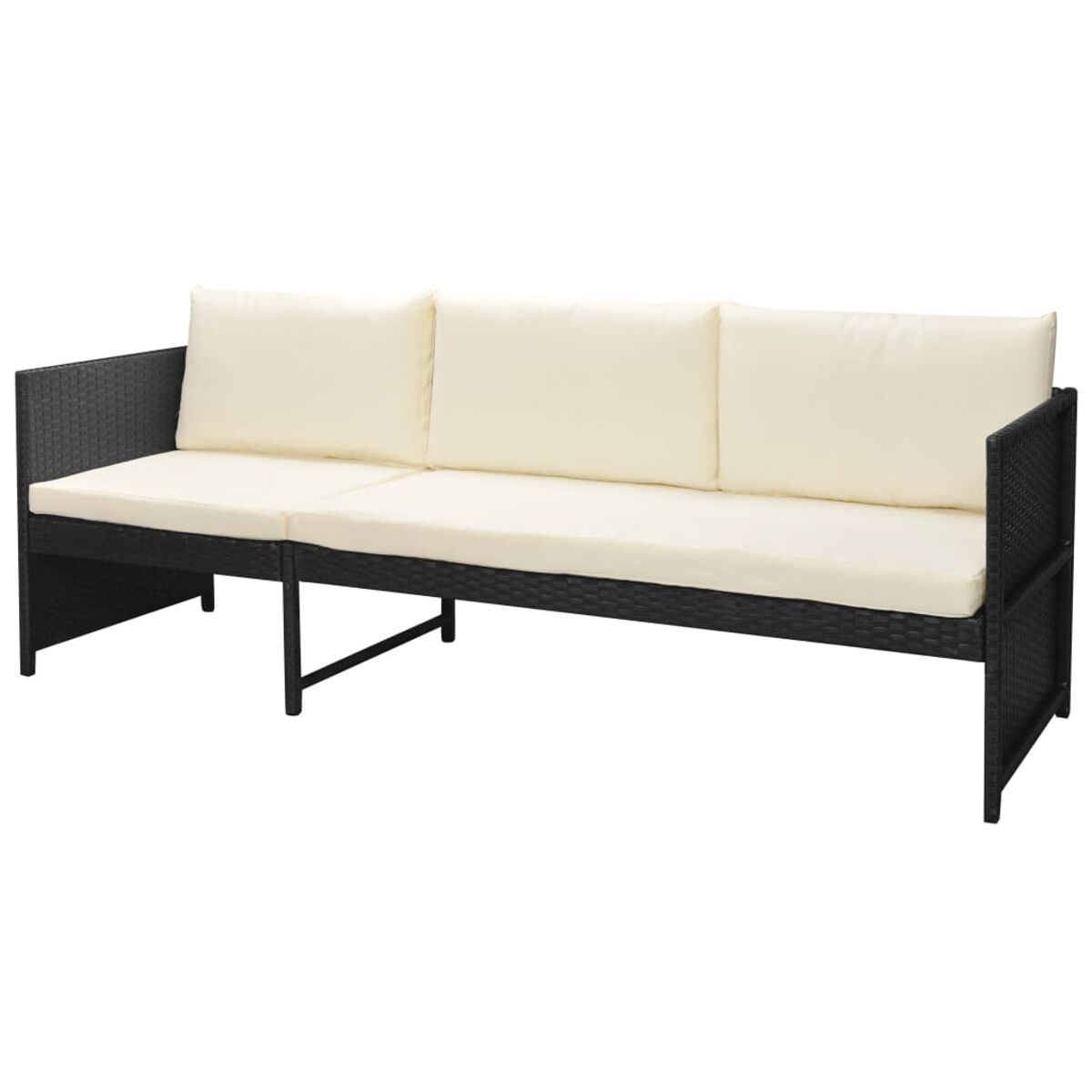 Ein langes, schwarzes Outdoor-Sofa mit drei weißen Kissen auf weißem Hintergrund.