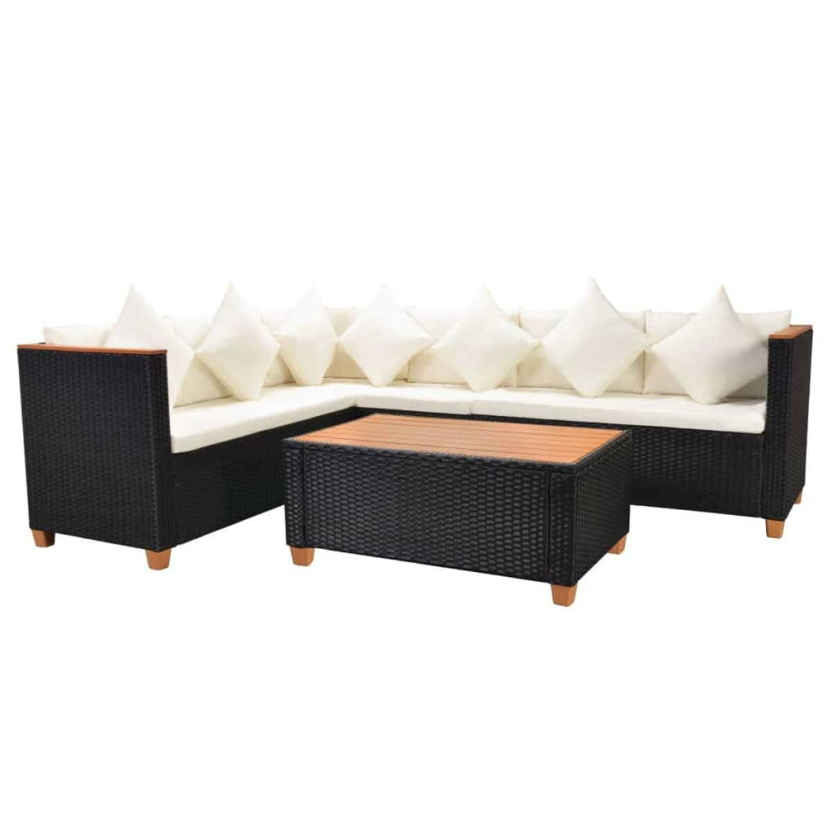 Schwarzes Outdoor-Sofaset aus Korbgeflecht mit weißen Kissen und einem Holztisch.