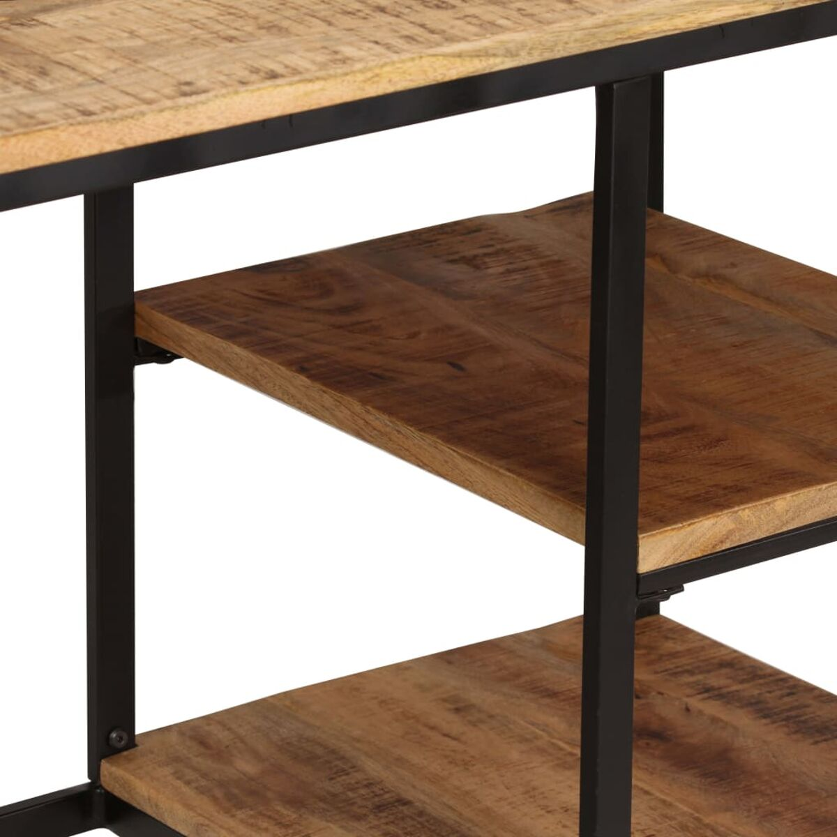 Nahaufnahme eines Holzregals mit schwarzem Metallrahmen. Das Regal besteht aus hellbraunem Holz.
