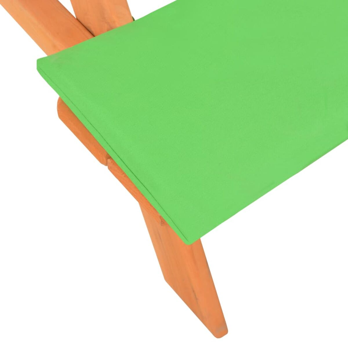Nahaufnahme eines grünen Sonnenliegenkissens auf einem Holzrahmen. Der Rahmen besteht aus orangefarbenem Holz.
