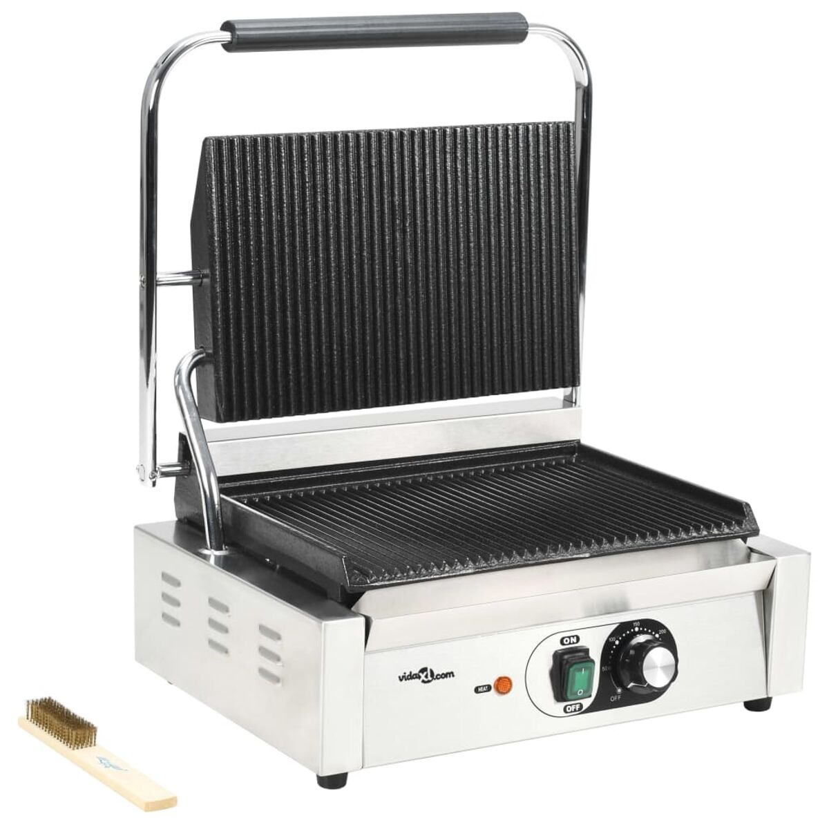Ein Edelstahl-Panini-Grill mit schwarzen Grillplatten und einer Reinigungsbürste links.