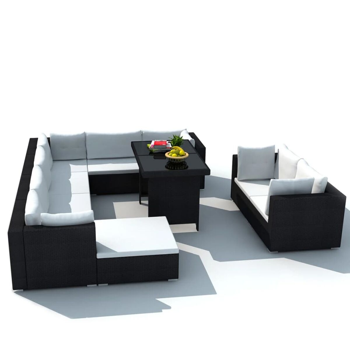 Outdoor-Wicker-Möbelset. Schwarzer Rahmen, weiße Kissen und ein Tisch mit Glasplatte.