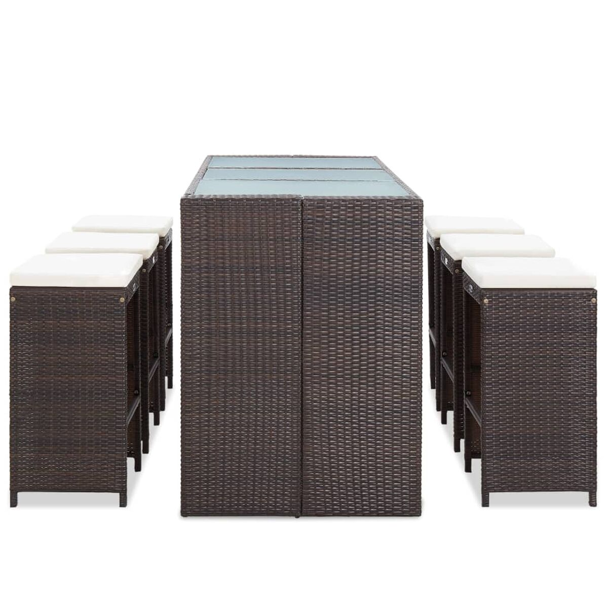Ein dunkelbraunes Rattan-Bar-Set mit Tisch mit Glasplatte und cremefarbenen Kissen.