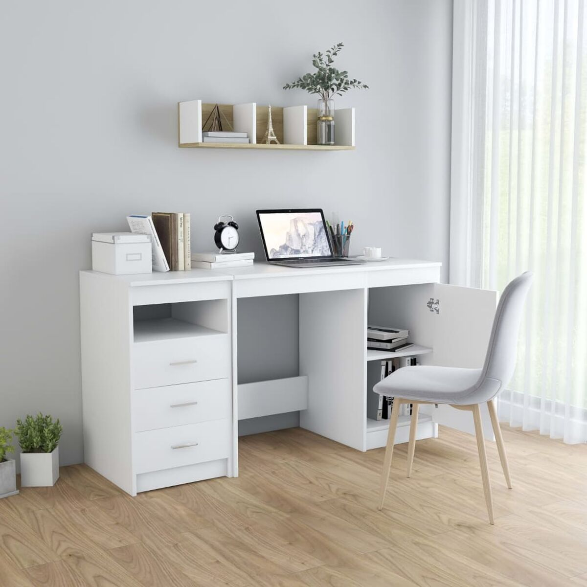 Weißer Schreibtisch mit Schubladen, Regalen, Laptop und Stuhl.
