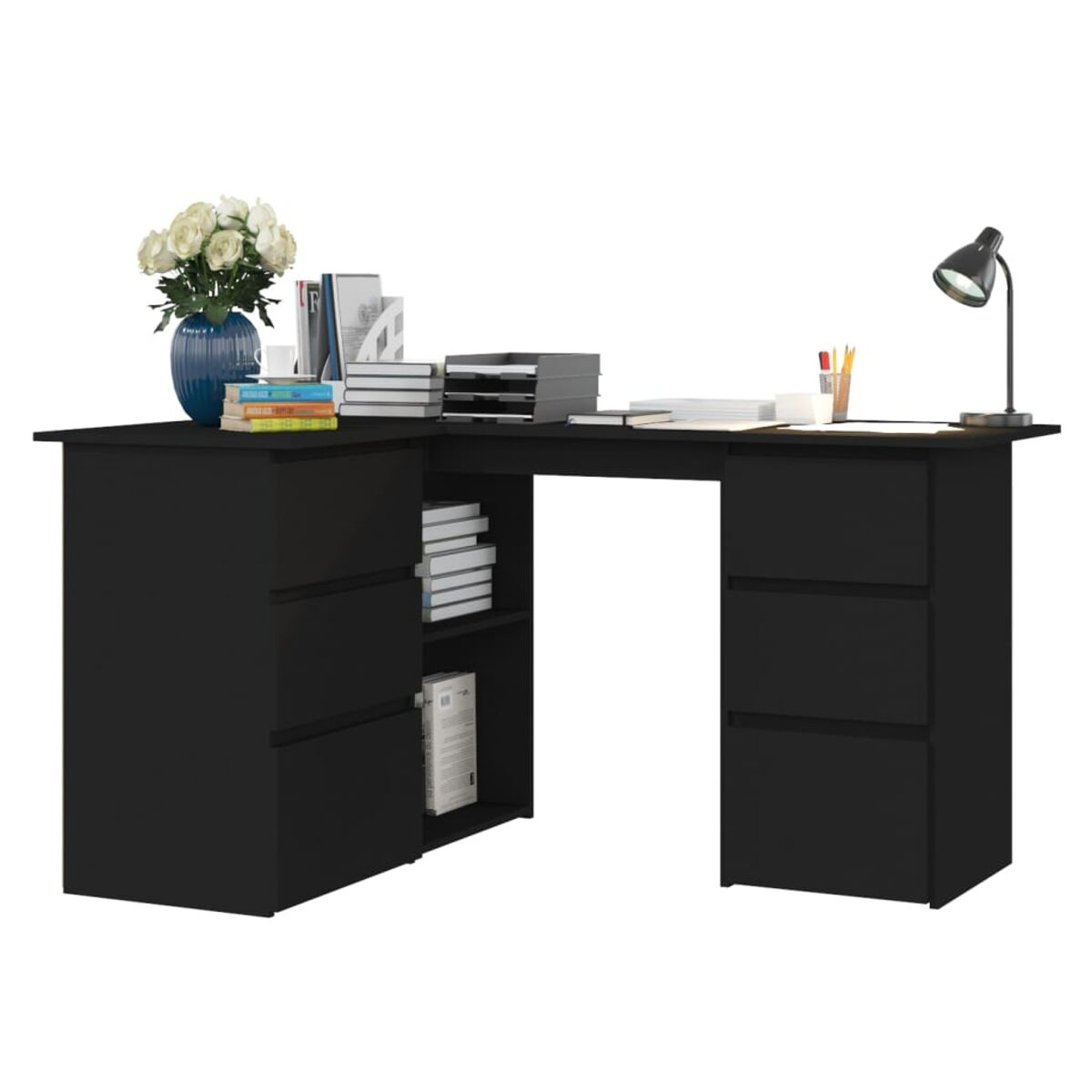 Schwarzer Bürotisch mit Schubladen, Regalen und einer Tischlampe. Weißer Hintergrund.