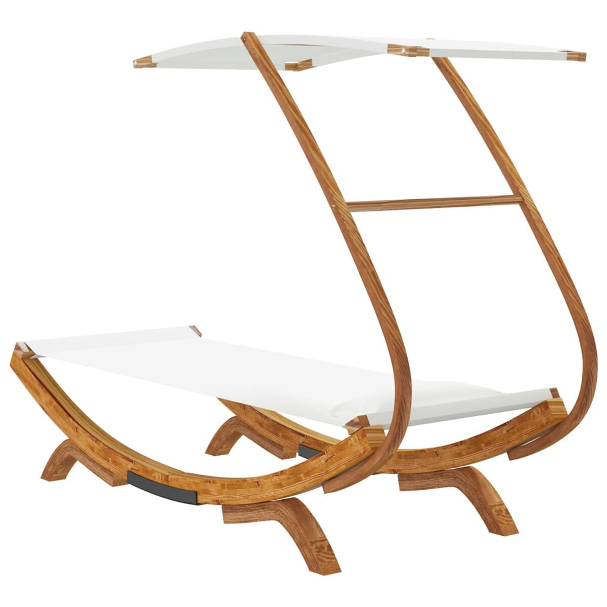 Geschwungene Holz-Chaiselongue mit weißem Baldachin. Weißer Hintergrund.