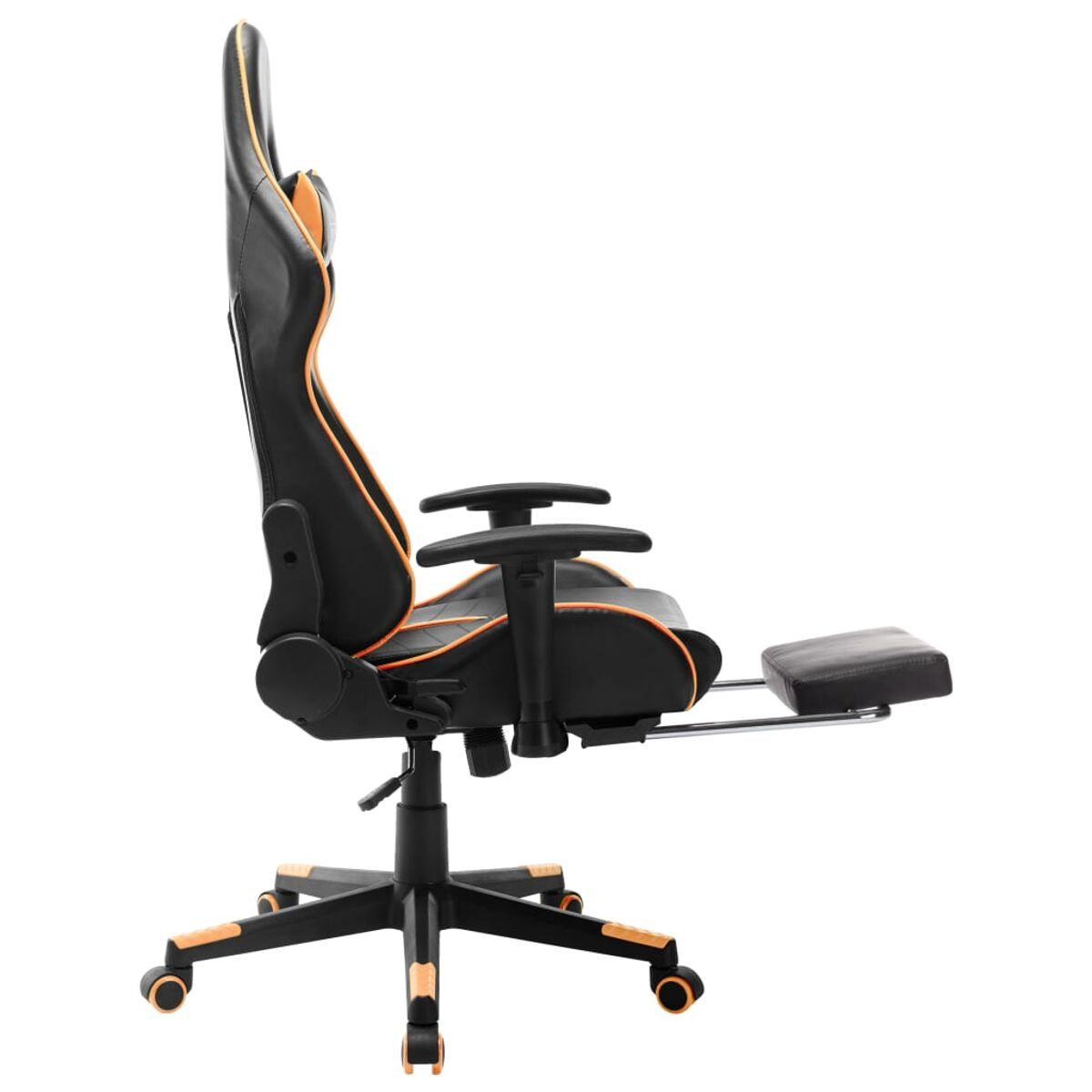 Sedia da gaming nera e arancione con poggiapiedi. Isolato su bianco.