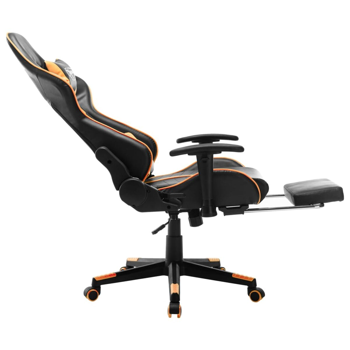 Sedia da gioco nera e arancione con poggiapiedi esteso. Si reclina all'indietro.