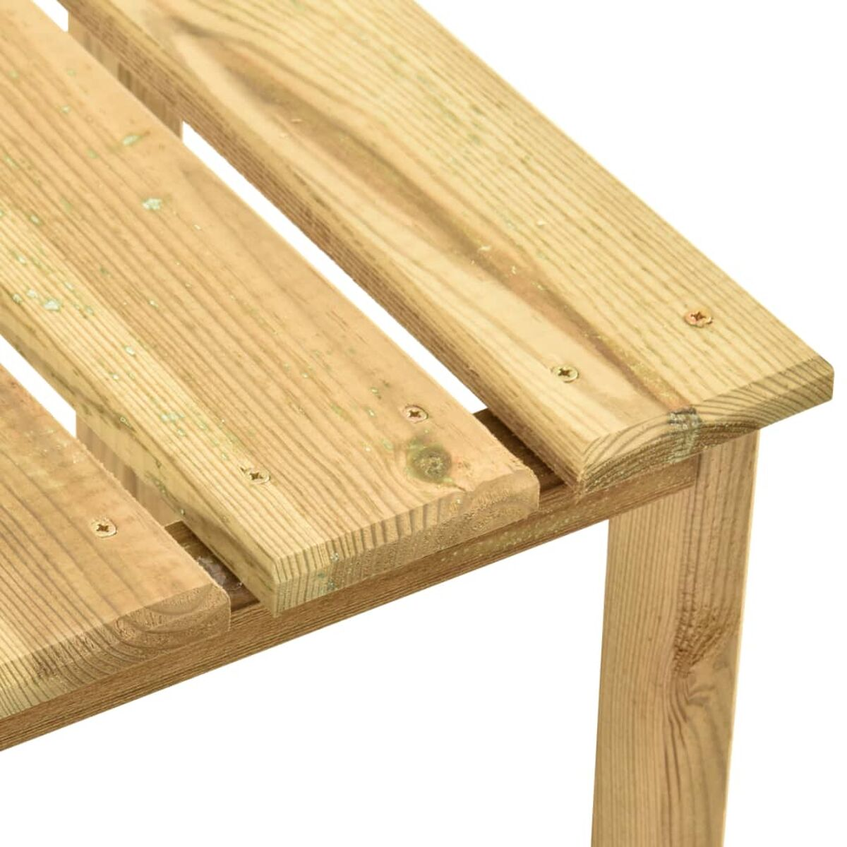 Nahaufnahme von Holzbrettern, die zu einem Tischabschnitt zusammengefügt sind.