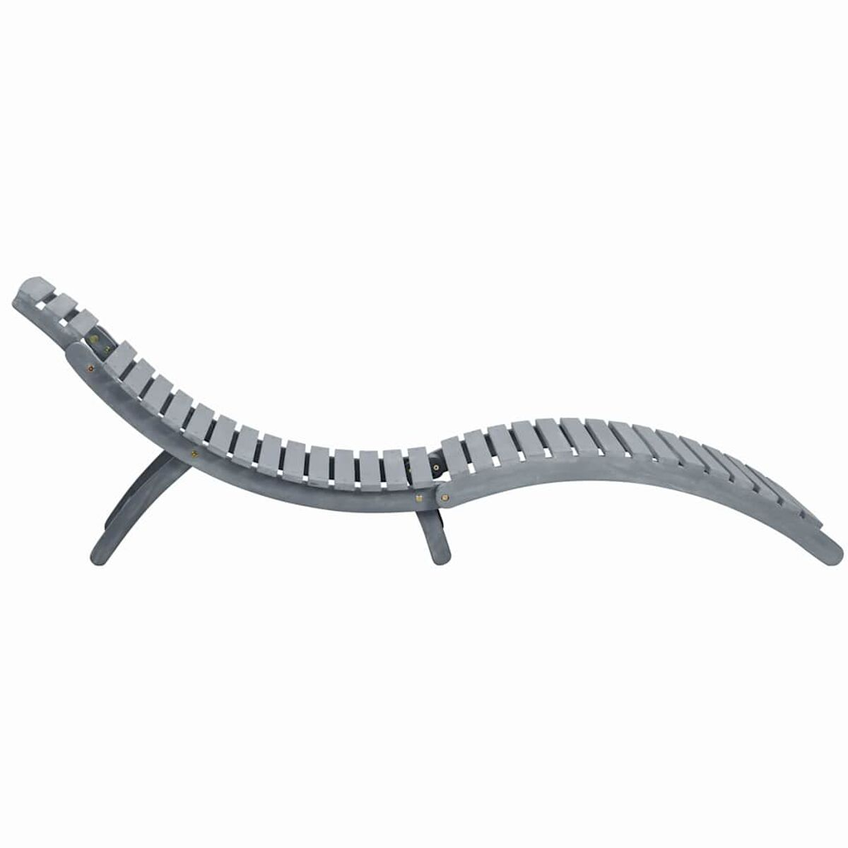 Eine graue Chaiselongue aus Holz mit geschwungenem Design. Sie steht auf weißem Hintergrund.