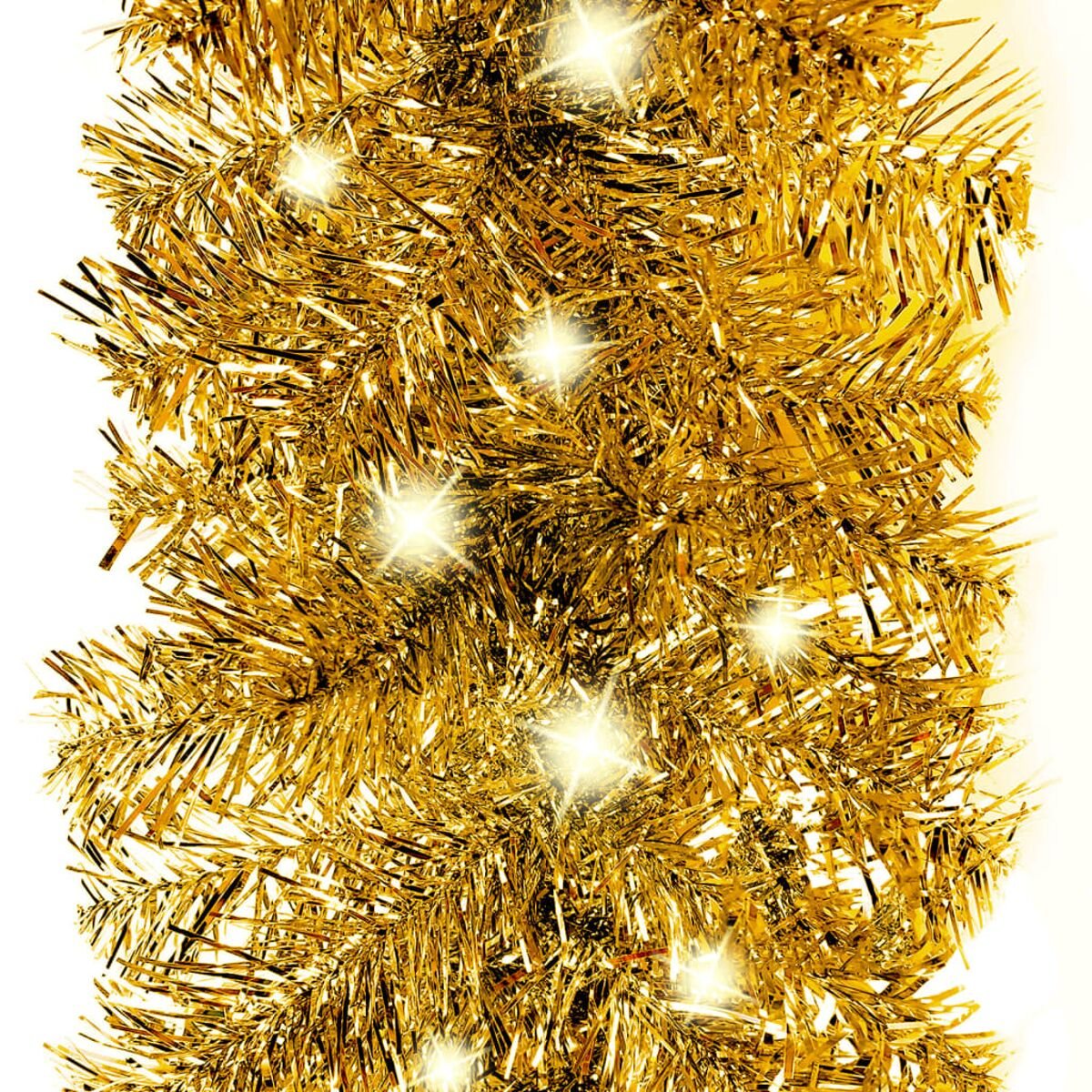 Nahaufnahme von goldenem Lametta mit kleinen Lichtern. Glänzende und reflektierende Oberfläche. Weißer Hintergrund.