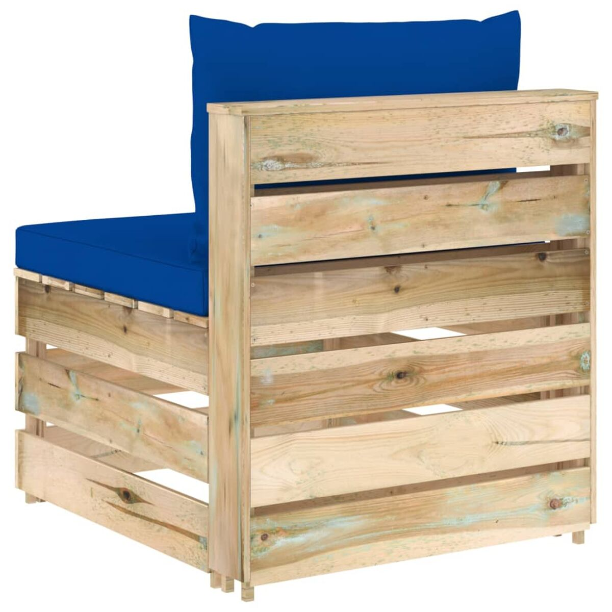 Eckstuhl aus Palettenholz mit blauen Kissen, weißer Hintergrund.