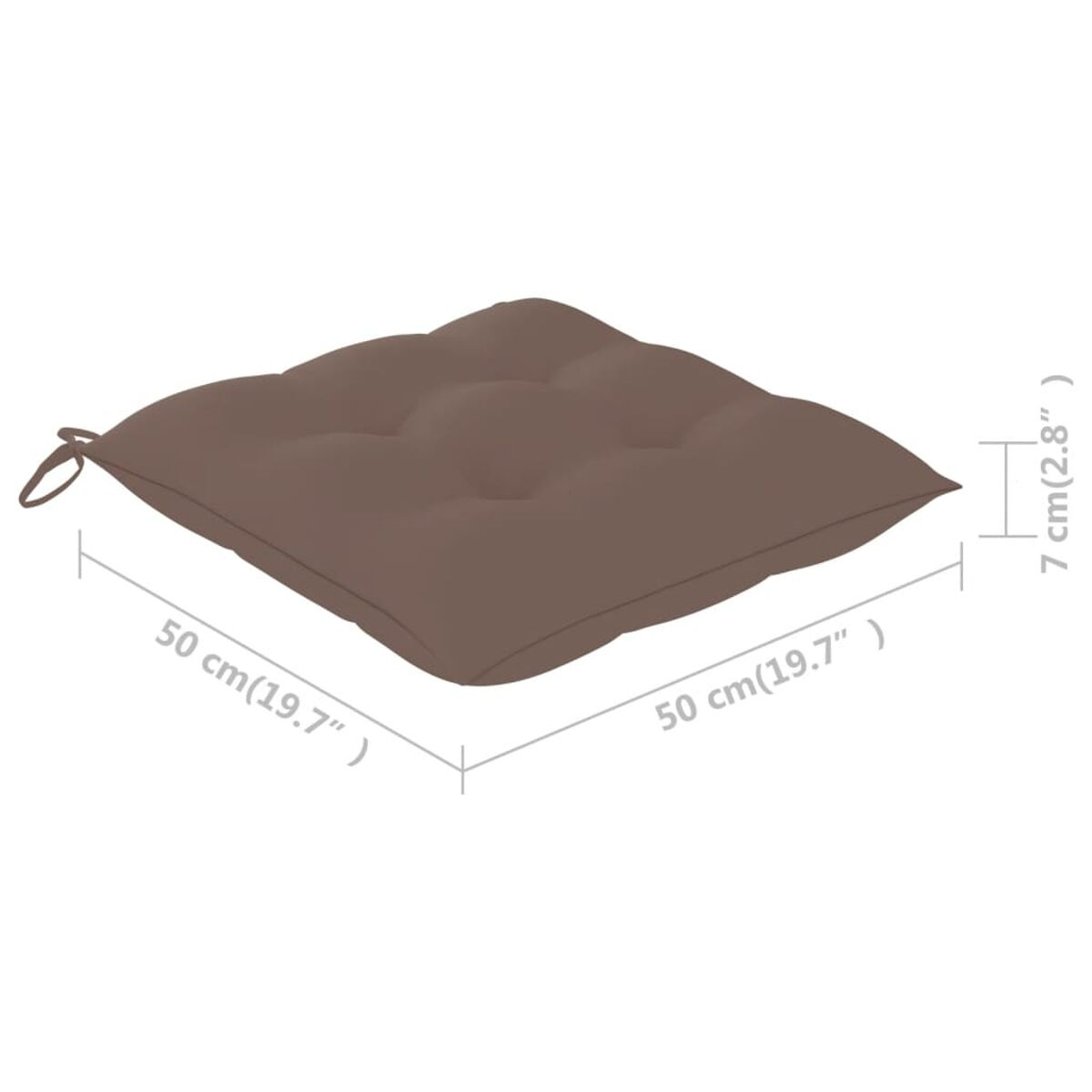 Braunes quadratisches Kissen. Abmessungen: 50 cm x 50 cm. 7 cm dick. Isolierter weißer Hintergrund.