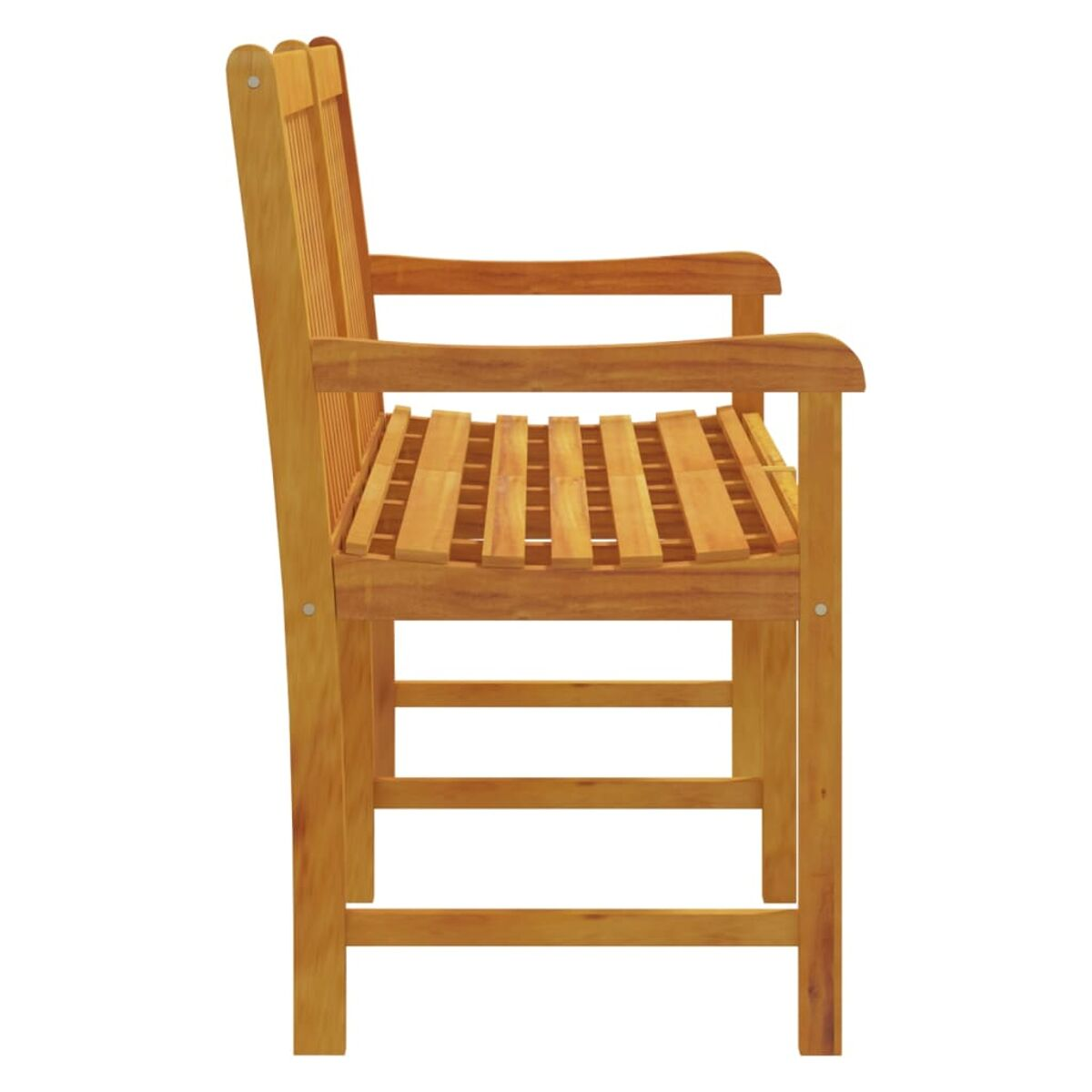 Holzbank von der Seite gesehen. Sie hat eine Sitzfläche und Rückenlehne aus Latten sowie Armlehnen.