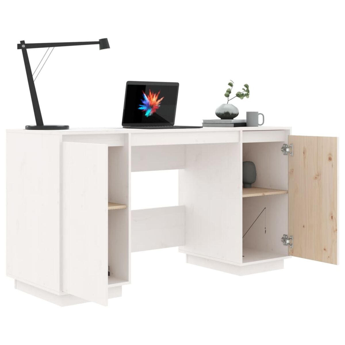 Weißer Schreibtisch mit offenen Schränken, Lampe, Laptop und Zubehör. Isoliert auf weißem Hintergrund.