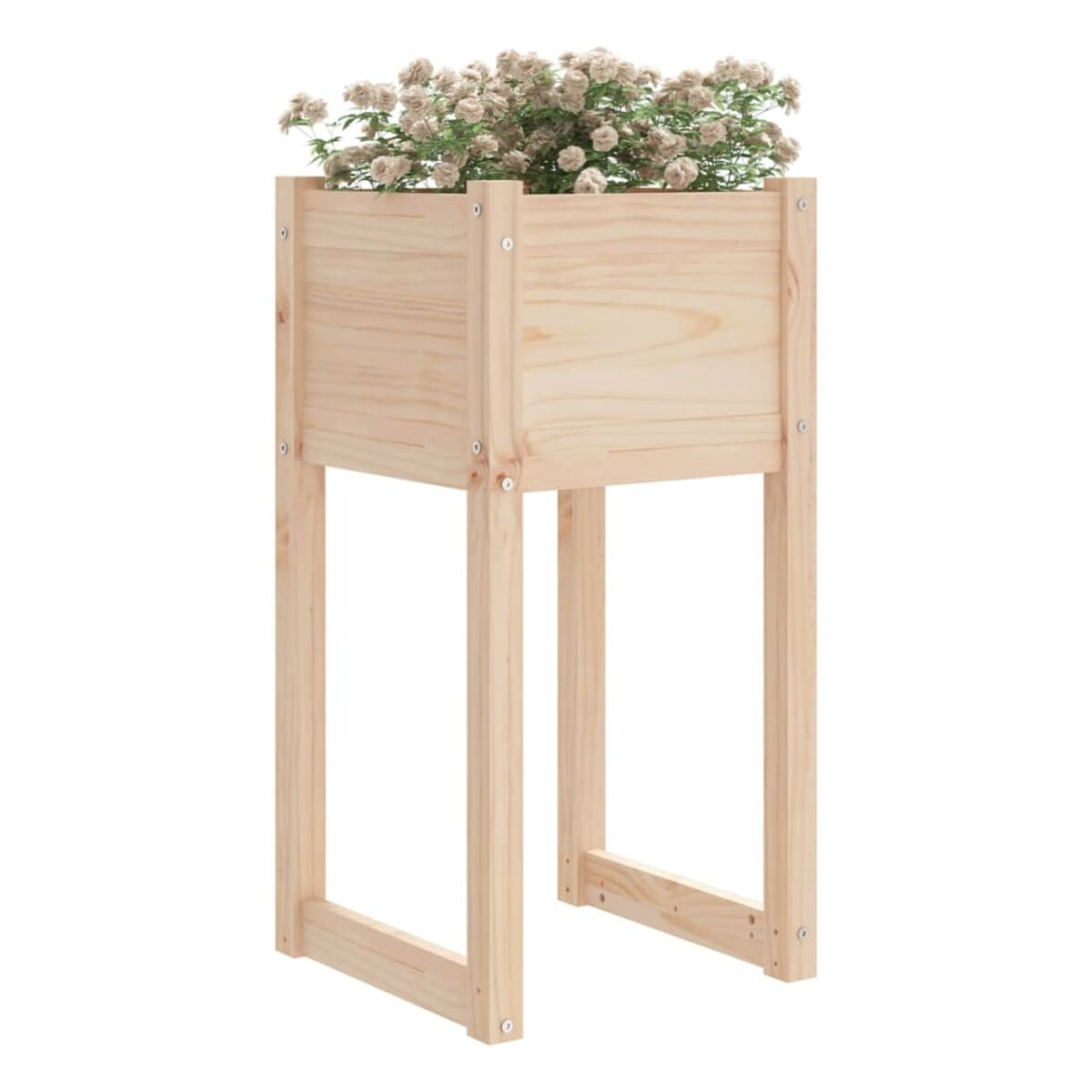 Pflanzkasten aus Holz mit Blumen. Helle Holzfarbe, hohes und schmales Design, auf weißem Hintergrund.