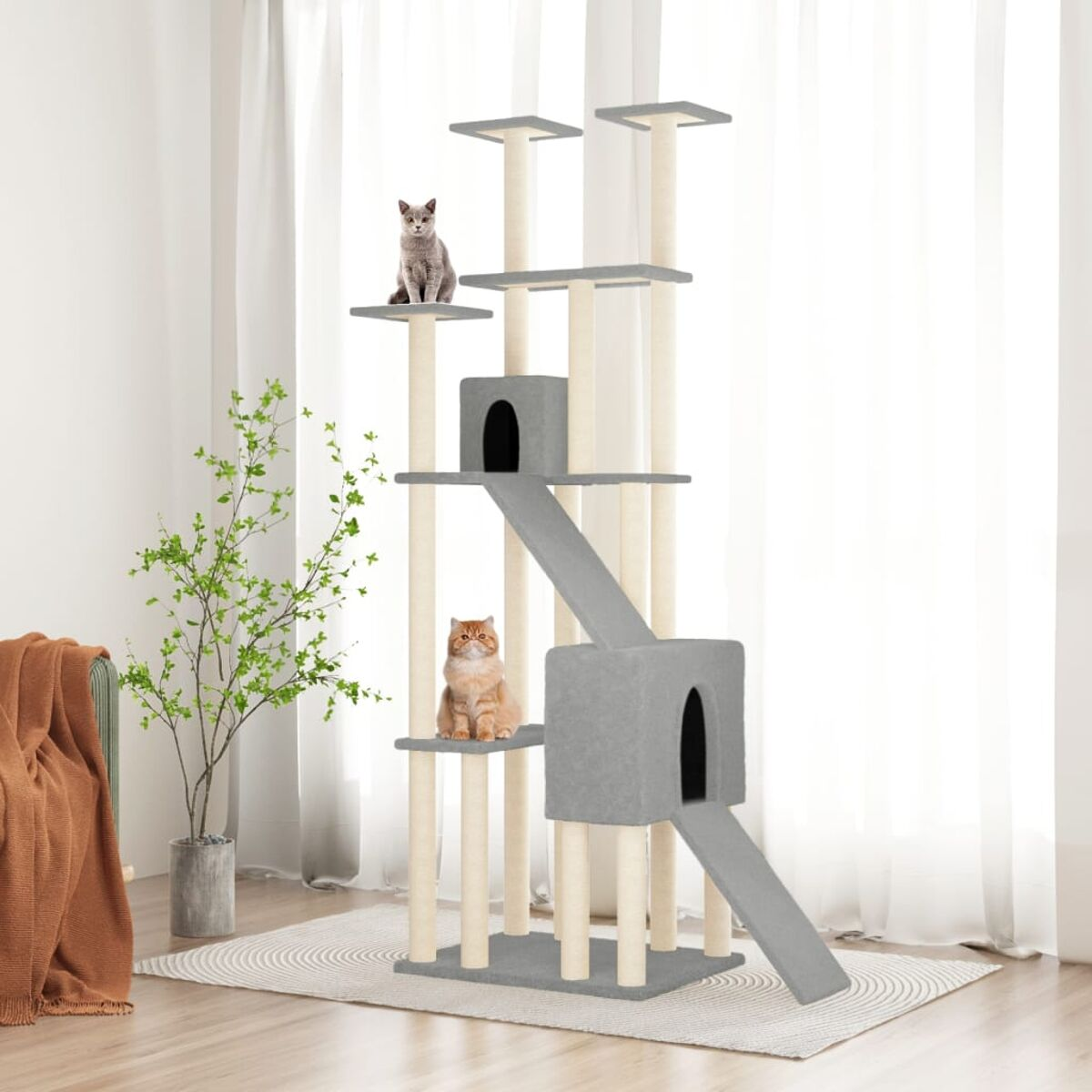 Katzenbaum mit zwei Katzen, mehreren Plattformen, einer Rampe und einer Höhle.