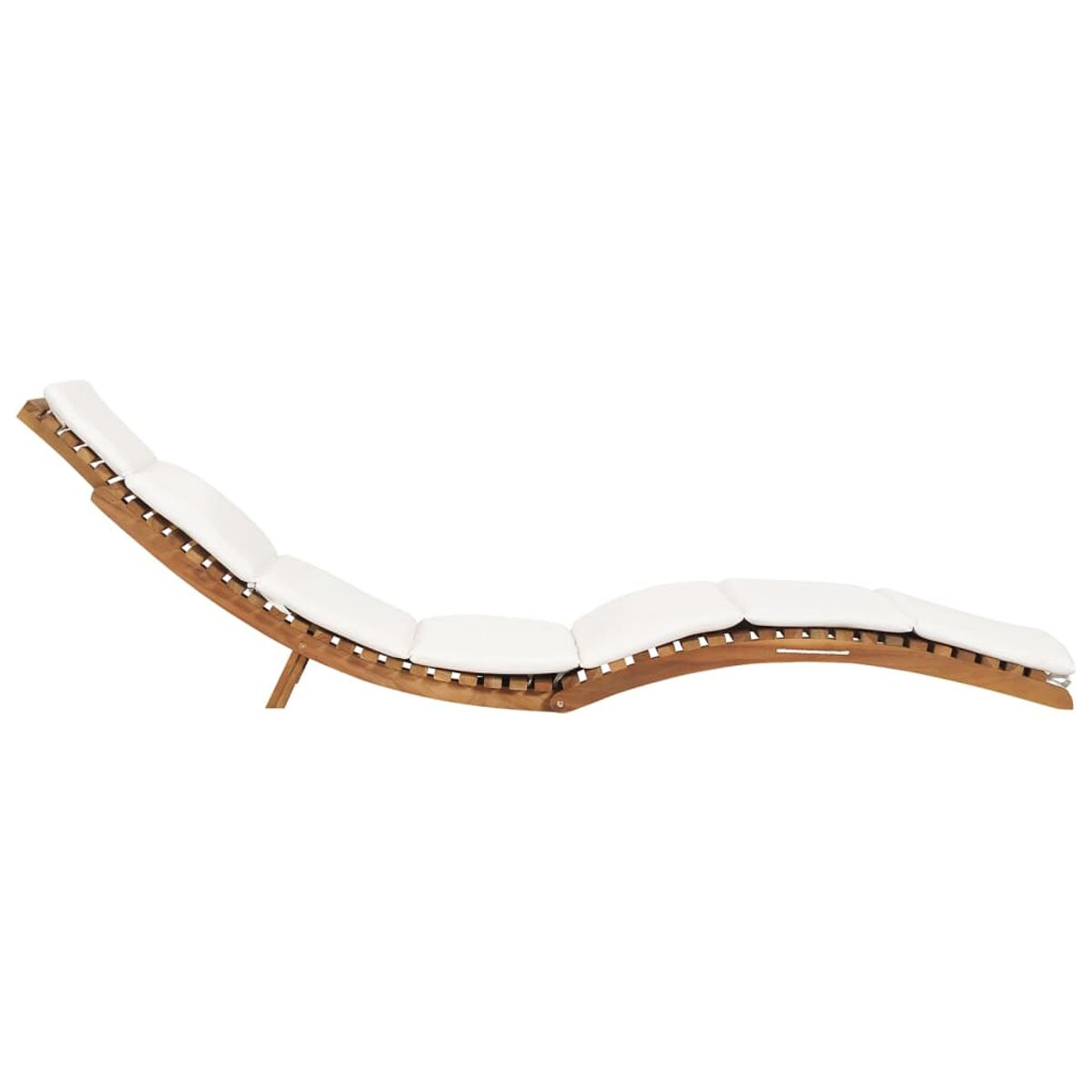 Chaiselongue aus Holz mit weißen Kissen.