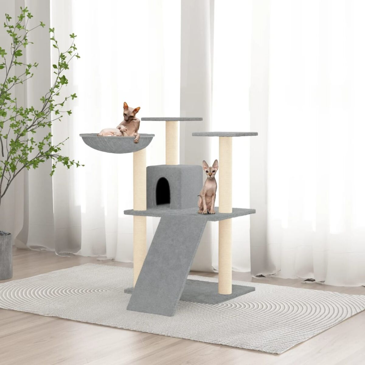 Katzenbaum mit Katzen. Zwei Katzen auf einem grauen Katzenbaum. Weißer Hintergrund.