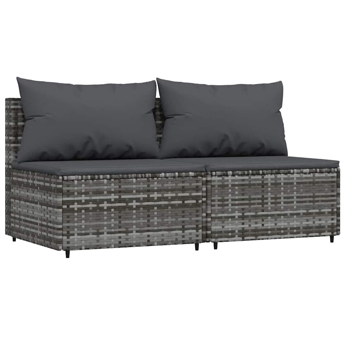 Graues, gewebtes Outdoor-Sofa mit zwei Kissen. Es hat eine rechteckige Form. Der Stil ist modern.