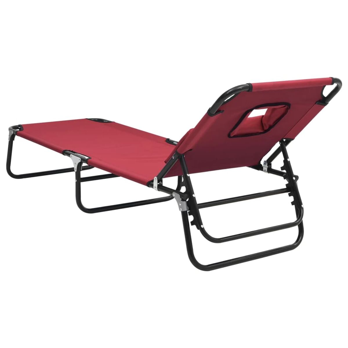 Ein roter, zusammenklappbarer Strandstuhl. Der Stuhl ist zurückgelehnt und zeigt die Rückseite mit einem Loch.
