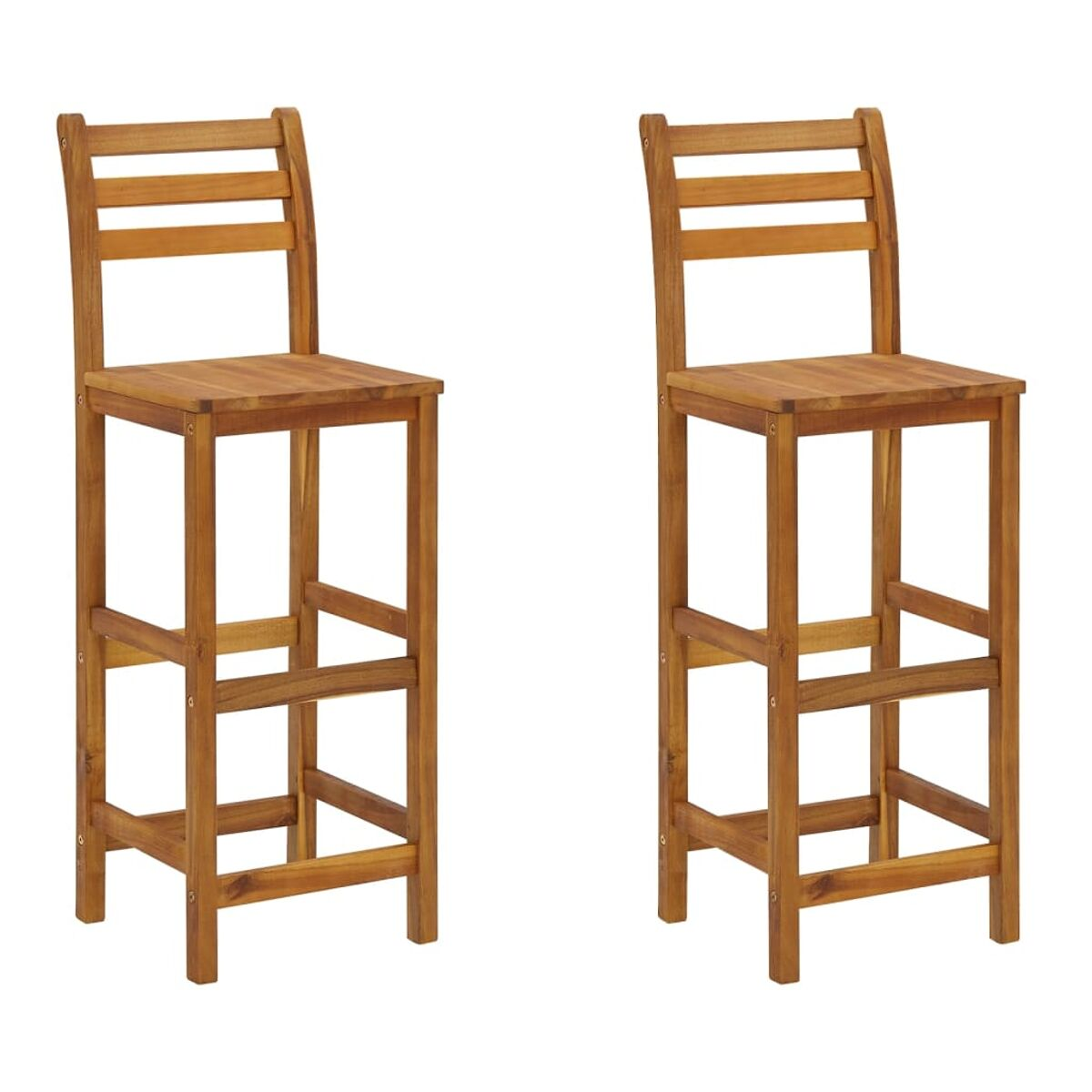 Zwei Barhocker aus Holz, mit Sprossenrücken und Holzsitz. Das Holz ist hellbraun.