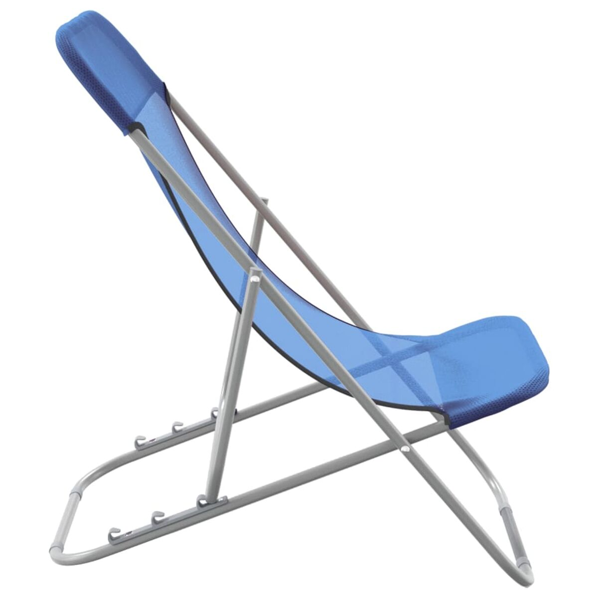 Blauer Klappstuhl, von der Seite gesehen, mit Metallrahmen.