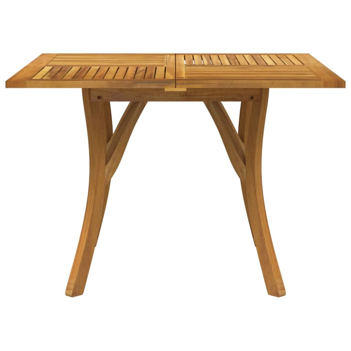 Quadratischer Holztisch für draußen. Weißer Hintergrund.
