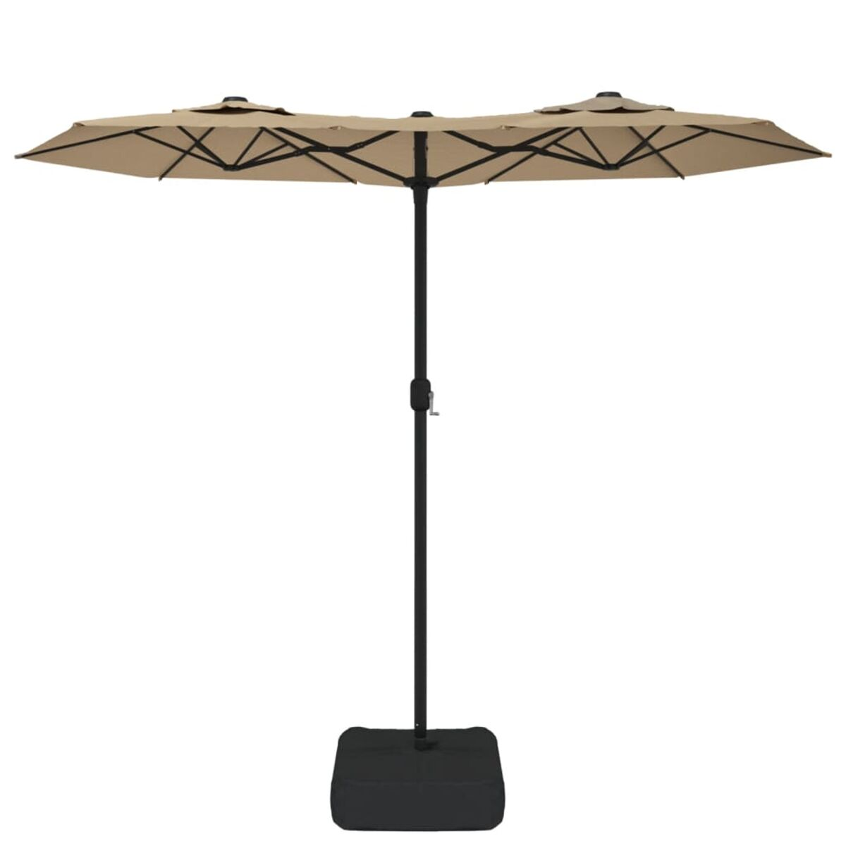 Ein doppelseitiger Sonnenschirm, beiges Verdeck, schwarze Stange und schwarze quadratische Basis.