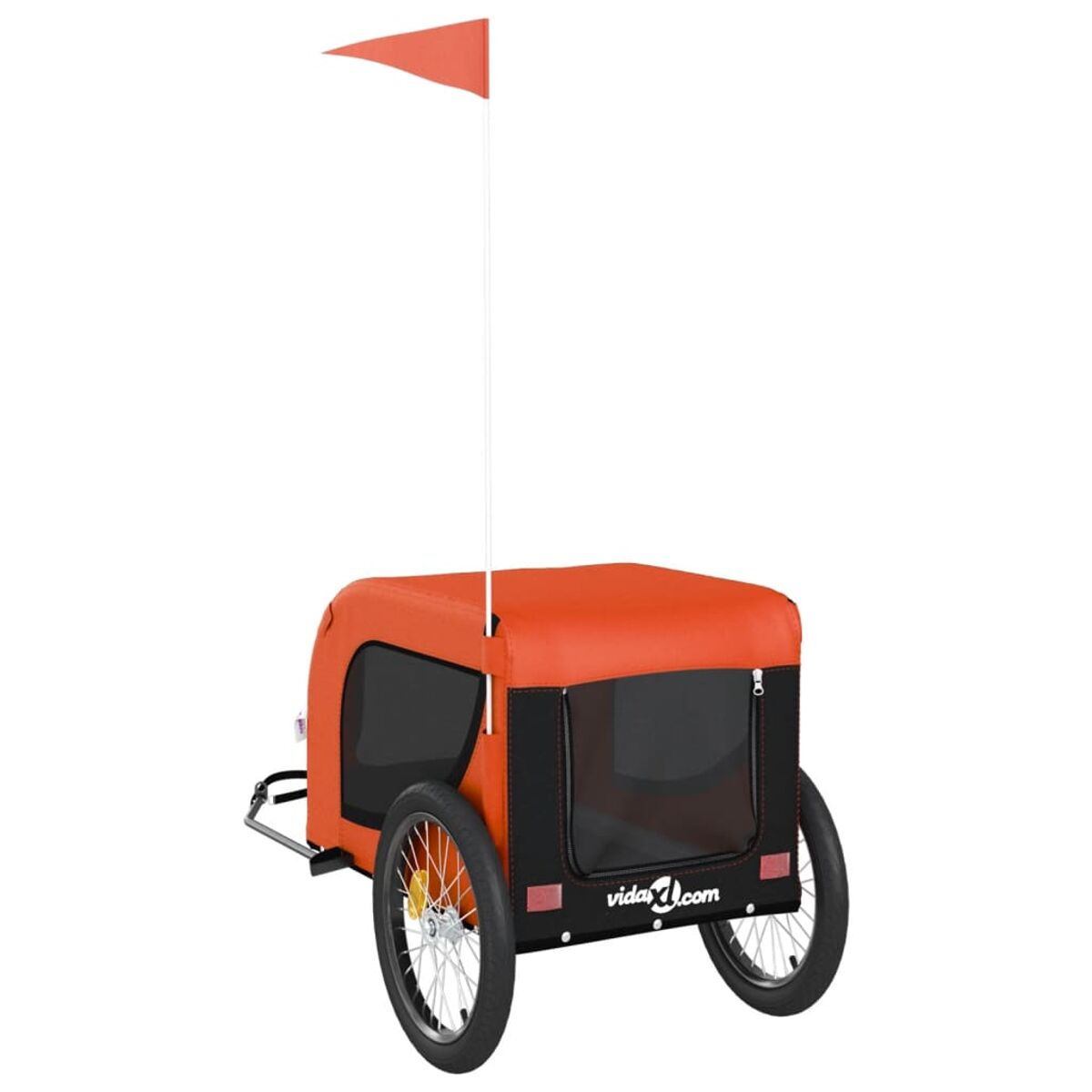 Oranger Haustieranhänger mit schwarzen Rädern und Flagge. Weißer Hintergrund.