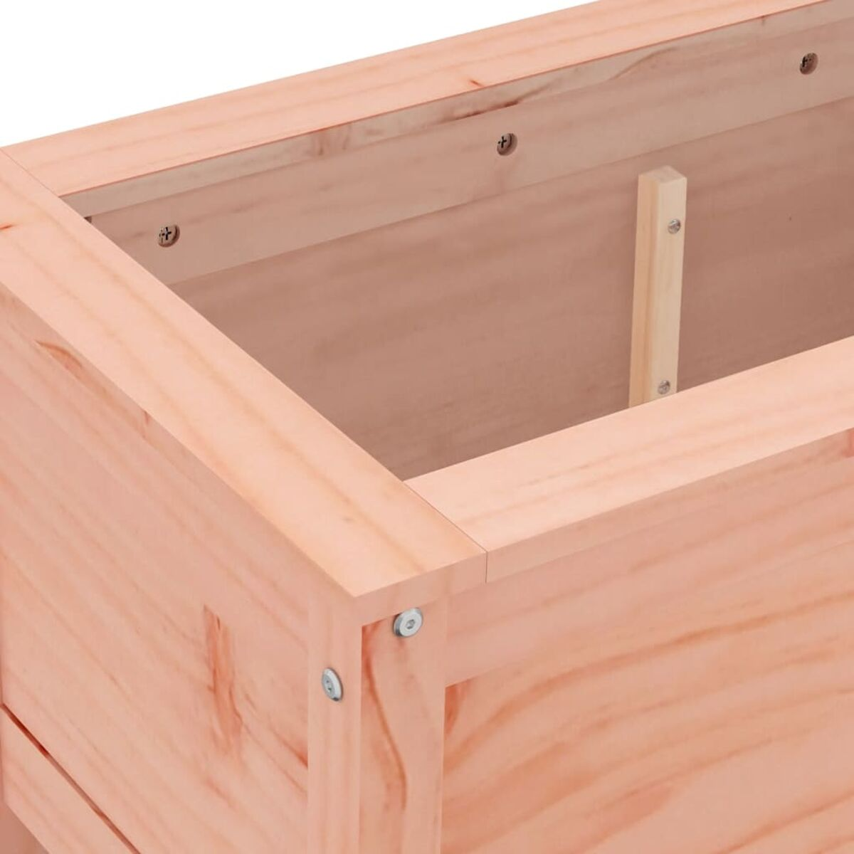 Nahaufnahme eines Holzpflanzgefäßes. Holzschrauben sind sichtbar.