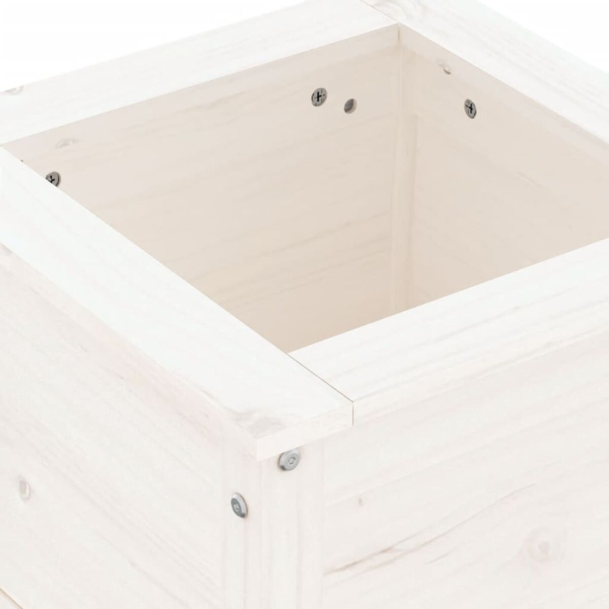 Weißer Holzblumenkasten. Er ist leer und hat eine quadratische Form. Auf weißem Hintergrund isoliert.