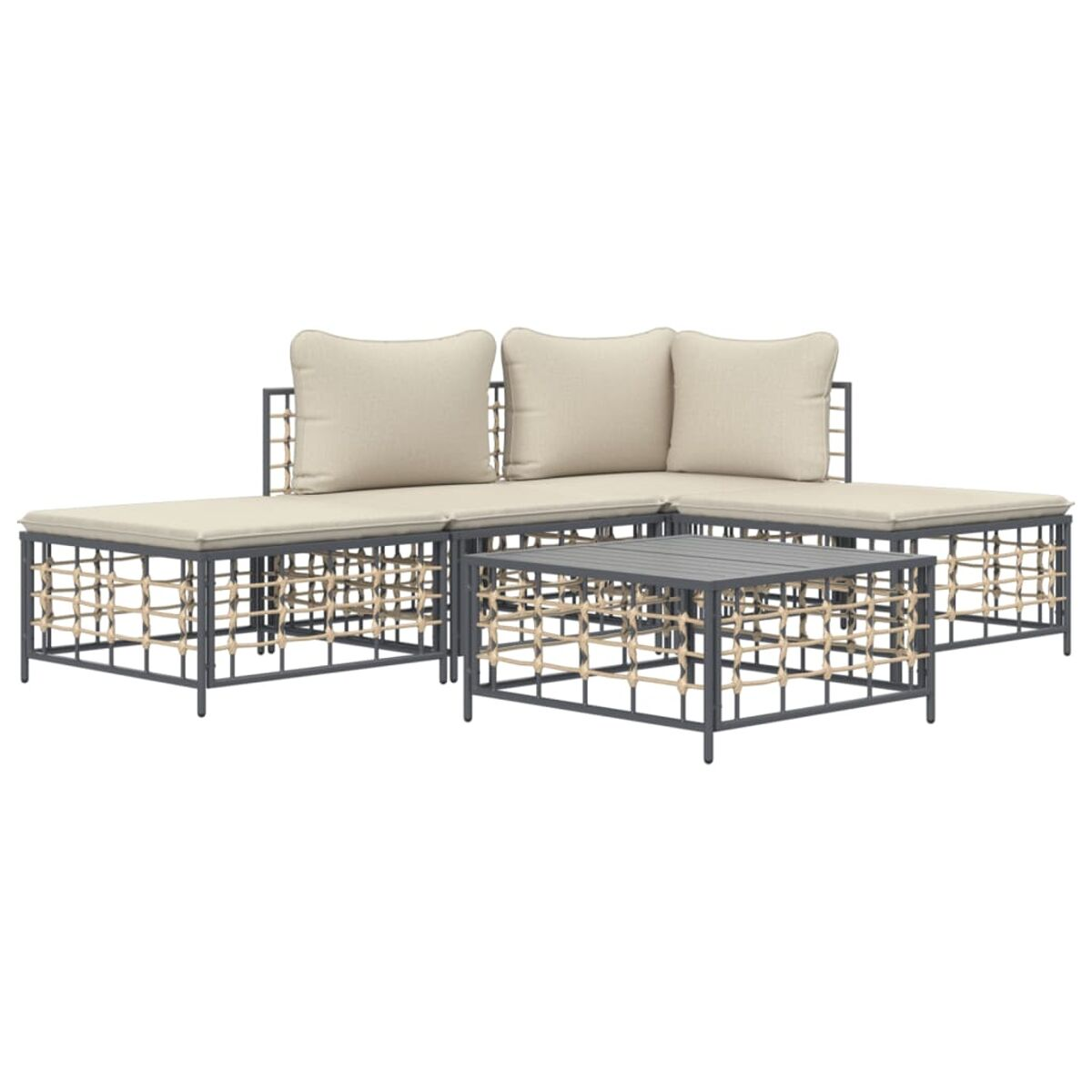 Outdoor-Eckmöbel mit Couchtisch, Kissen und einem gewebten Design auf weißem Hintergrund.
