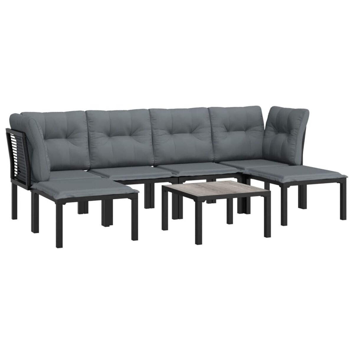 Outdoor-Sofagarnitur mit grauen Kissen, schwarzen Rahmen und einem kleinen Couchtisch.