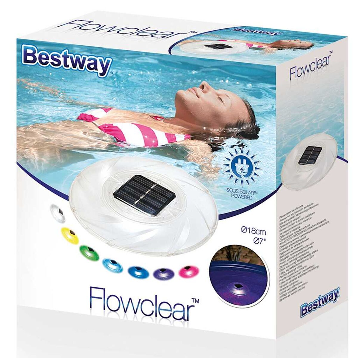 Box mit solarbetriebener Poolleuchte und einer Frau im Wasser.