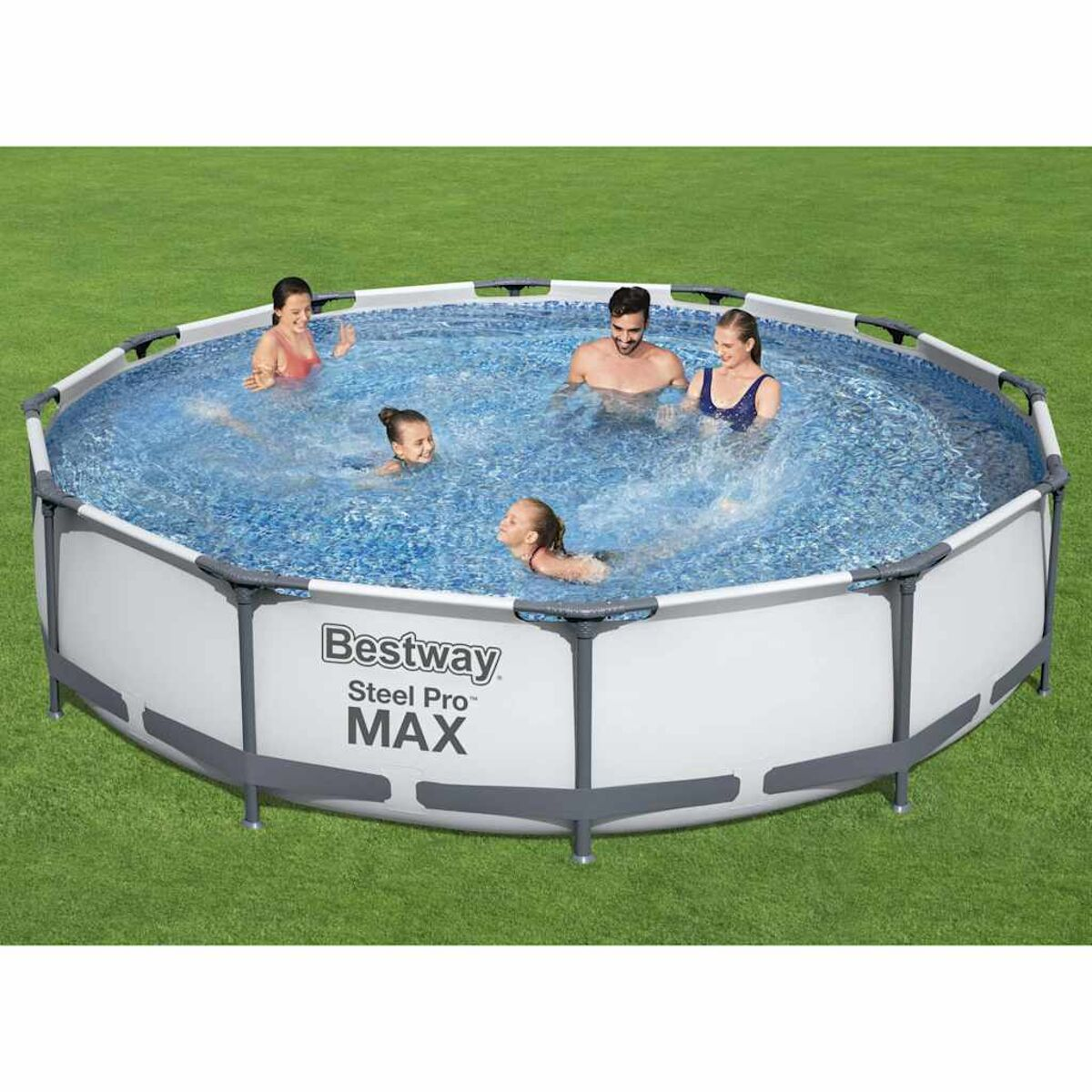Menschen schwimmen in einem Pool mit blauem Wasser und weißem Rand.