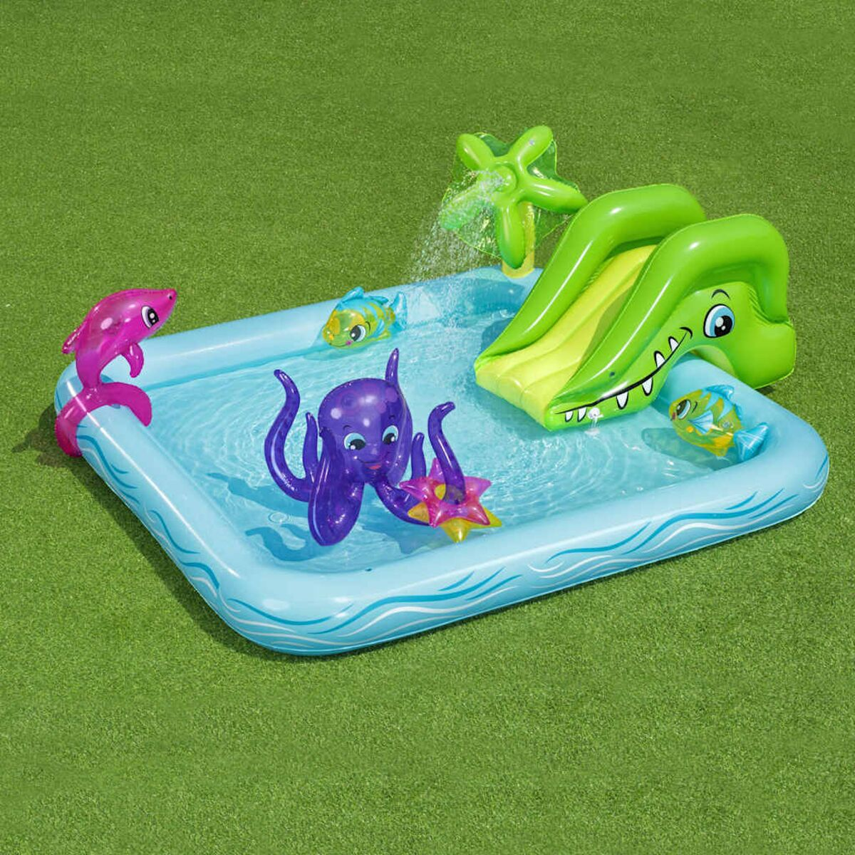 Aufblasbarer Pool mit Rutsche, Oktopus, Seestern und anderen Meeresbewohnern.