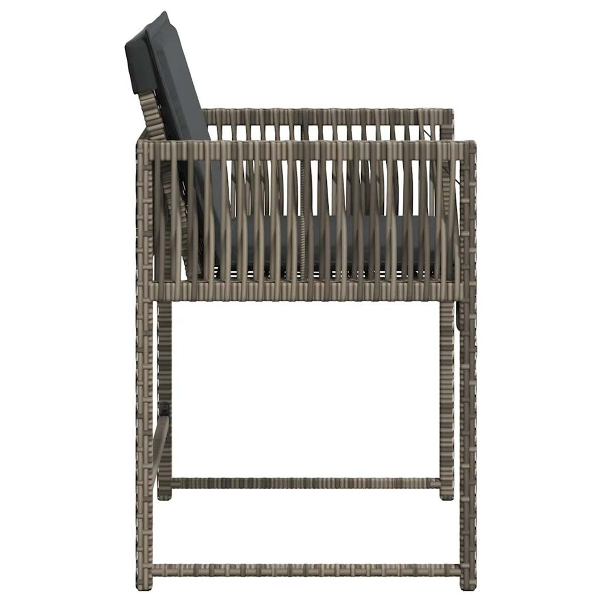 Seitenansicht eines Rattan-Barhockers mit grauem Kissen. Das Gestell ist hellbraun.