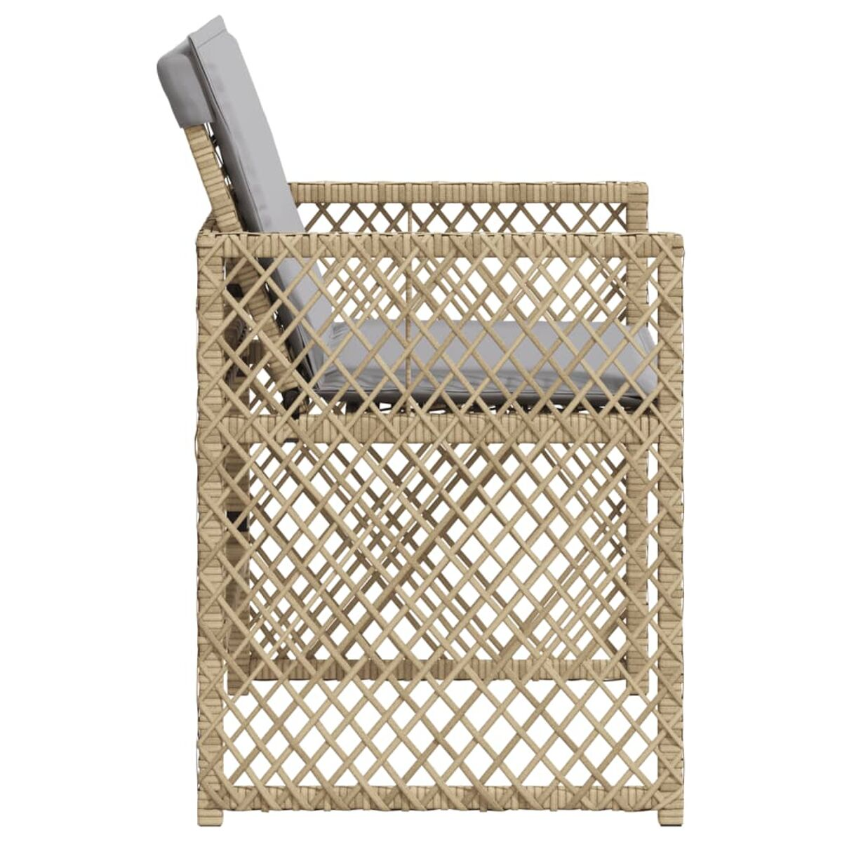 Vista laterale di una sedia in rattan beige con cuscino grigio. È una sedia a motivo di diamanti.