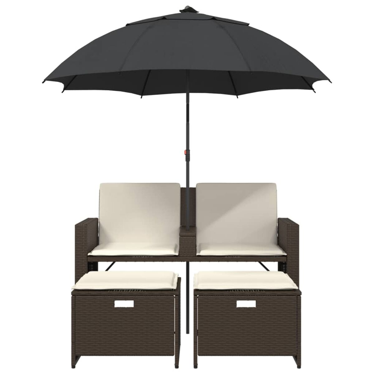 Set di sedute per esterni con ombrellone. Rattan marrone con cuscini color crema. Due poggiapiedi.